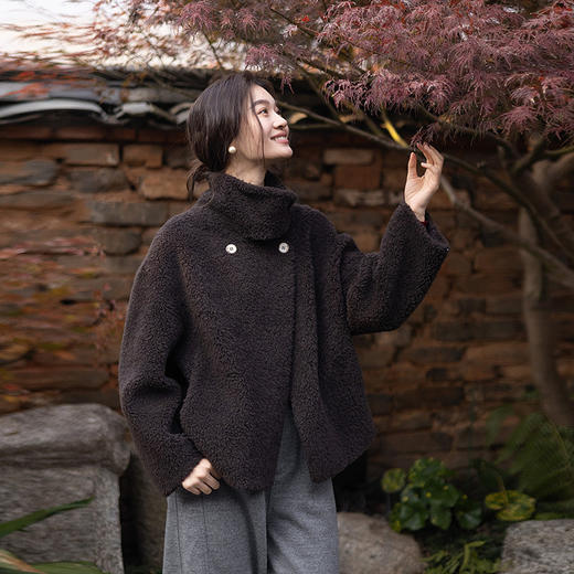 绽放025朵/纯羊毛设计感半高领短款羊羔毛外套女宽松一手长厚外套 商品图0