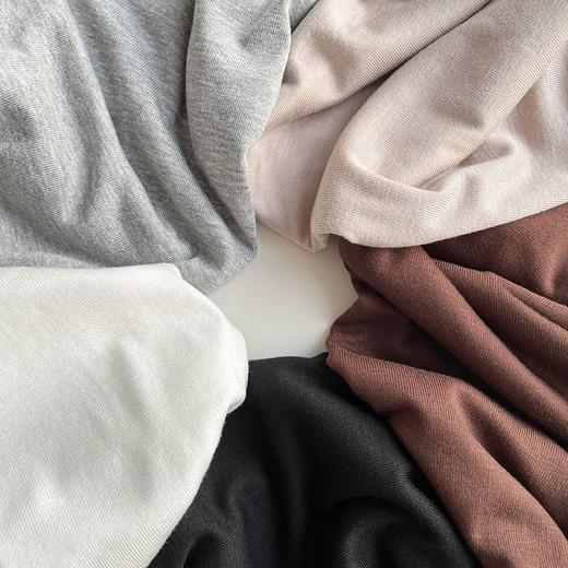 【超值两件装】卷卷紫莫代尔堆堆领打底衫 如丝绸般细腻柔滑温润亲肤 堆堆领设计自带松弛慵懒感 弹性巨佳适合各种身材 均码 商品图5