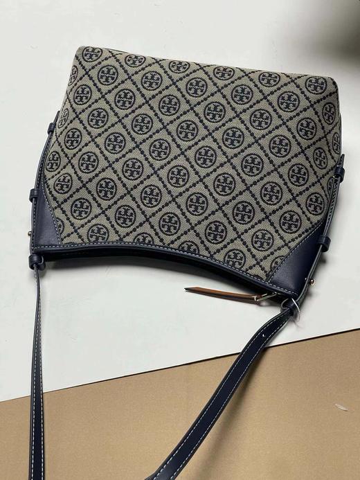 D123033新品老花系列日常容量充足邮差包 商品图9