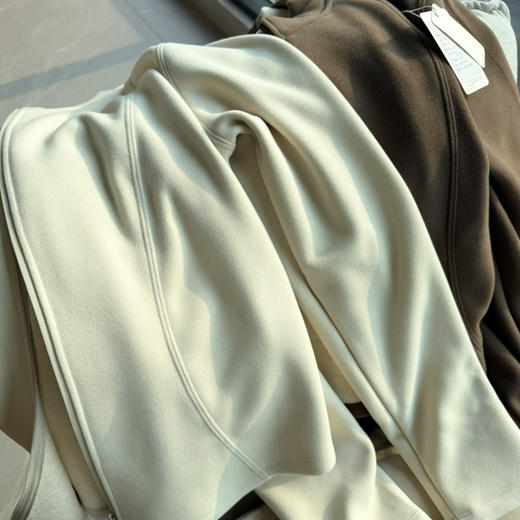 除了舒服没别的，人手必备两件起拍，高科技德绒保暖面料，面料超细腻柔软，抗静电不起球，小蛮腰修身外套，羽绒服内搭女士拉链打底衫 商品图3