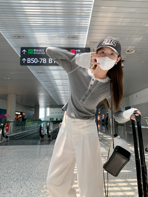 <曾小咸推荐>韩系假两件针织长袖内搭t恤+皮衣+白色裤子 商品图4