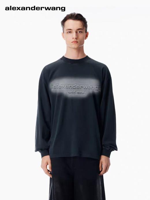 AW大王@lexander立体压花涂层反光水洗密织压纹情侣款圆领长袖 商品图0