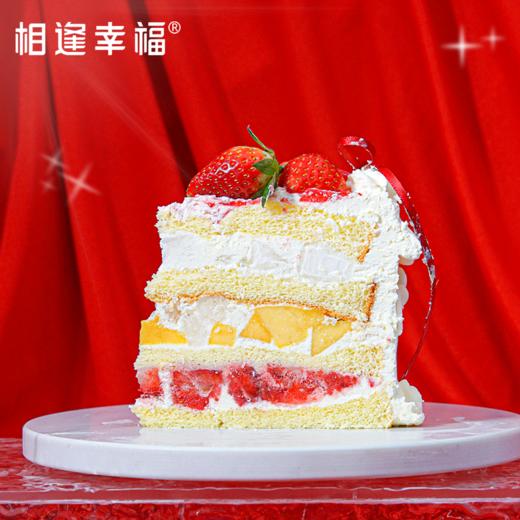 【马上发财蛋糕】「2026」立牌裹着金芒烟花，像把新年的绚烂提前锁在蛋糕上；还有块酥软的曲奇印着「马上发财」，更是藏在甜点里的吉利话。红丝带松松系着，像把新年的好运都缠在了奶油边。（可选1/2/3磅） 商品图2
