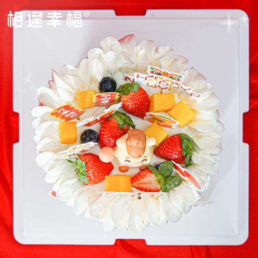 【马年大吉蛋糕】5款围边随机，红金配色裹满好运，小萌马玩偶软乎乎，草莓芒果甜到心尖～“平安”“万事胜意” 的插牌把祝福拉满，一口下去，福运连年、顺风顺水全安排上！ 商品图5