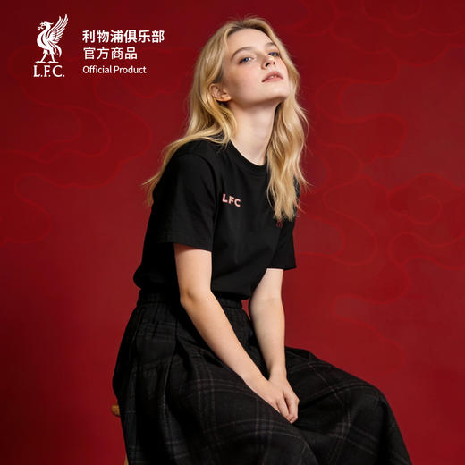 【官方正版】利物浦俱乐部 | 2026马年短袖纪念款黑色T恤 商品图3