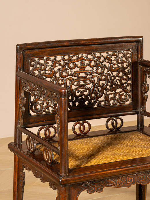 清	黄花梨透雕螭龙捧寿玫瑰椅(一对) 商品图3