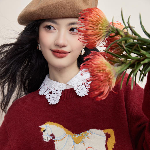 【12/31新品】熙世界「马年限定」小马提花套头毛衣冬加厚圆领本命年红色针织衫 商品图4