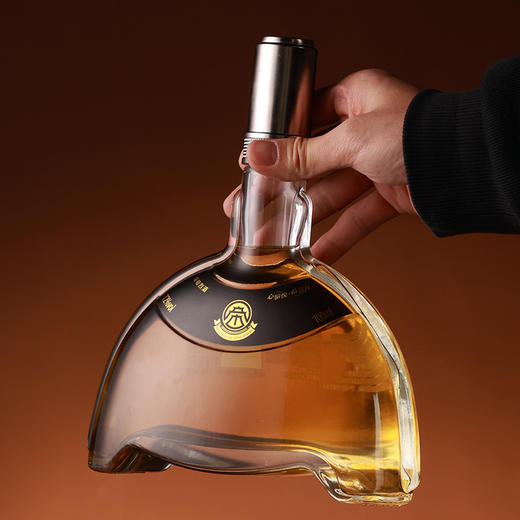 【葡萄烈酒52度72度】元旦春节礼品 果香型国产洋酒帝月700ml 新年礼品 商品图5