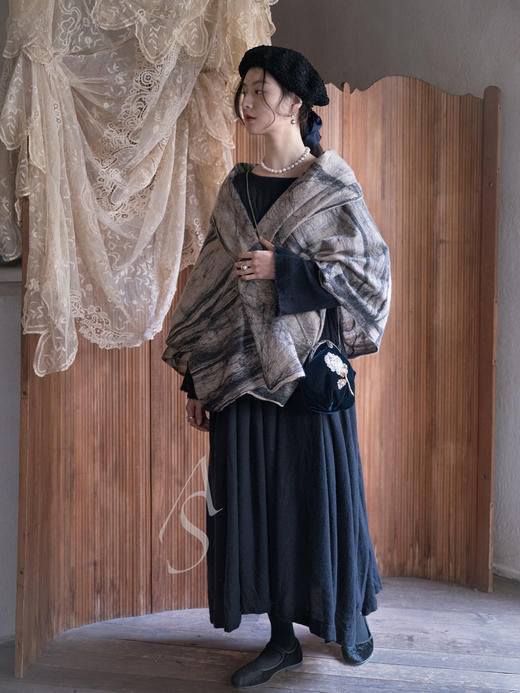 Silvana Manetti 米黑烟雾丝羊毛手工毡艺披肩 商品图2