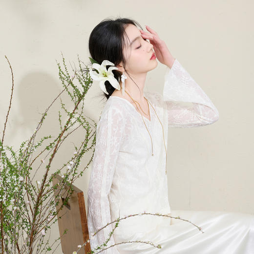 三彩【烟雨初霁】2026春季新款新中式小衫V领不规则长袖上衣C 商品图2