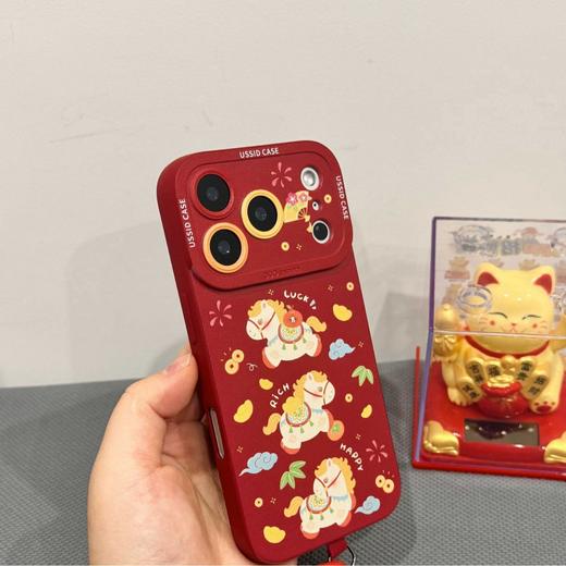 【镜头保护❗️耐脏防摔】可爱马适用苹果17红色16pm软14新年iPhone15硅胶防摔13手机外壳。jc 商品图1
