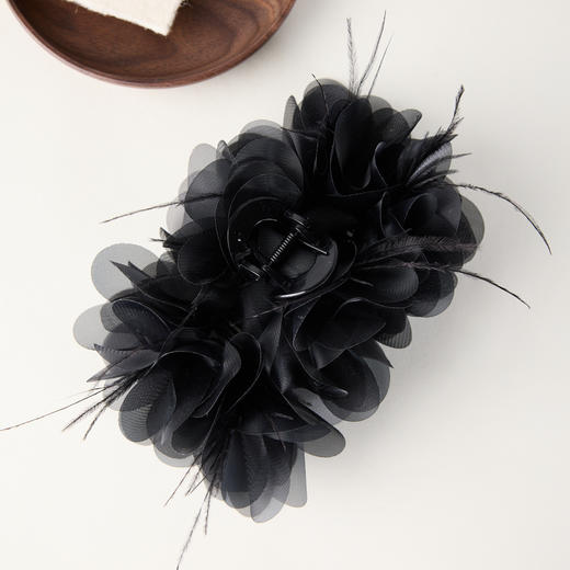 三彩2026新款火鸡毛装饰大抓夹暗黑轻奢小众氛围感个性时尚灵动女 商品图1