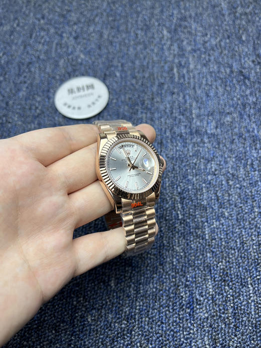 升级版 劳力士星期日历型系列 日志双历款 日志40mm 全玫金 男士机械腕表
机芯：搭载进口西铁城 商品图2