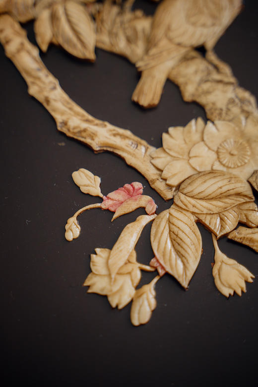 独角鹿西洋古董20世纪末日本出品花叶纹漆地彩绘装饰玻璃桌面花鸟主题芝山镶嵌实木精雕桌几 商品图9