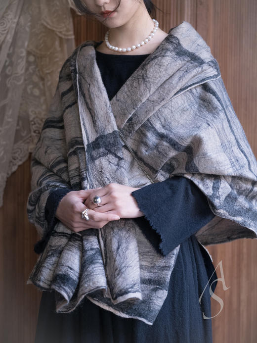Silvana Manetti 米黑烟雾丝羊毛手工毡艺披肩 商品图0