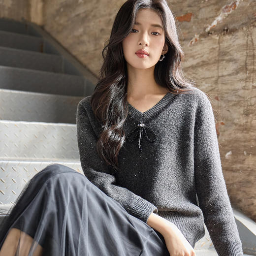 奢姿大码女装2025冬季时尚亮片装饰V领针织衫胖妹妹气质温柔上衣9854691136 商品图2