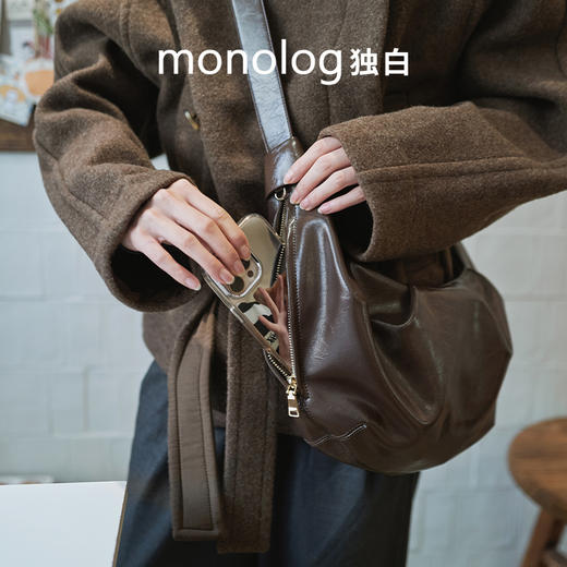 【新品首发】独白巴黎日记牛角包时尚油蜡皮单肩斜挎女包D4200/L 商品图1