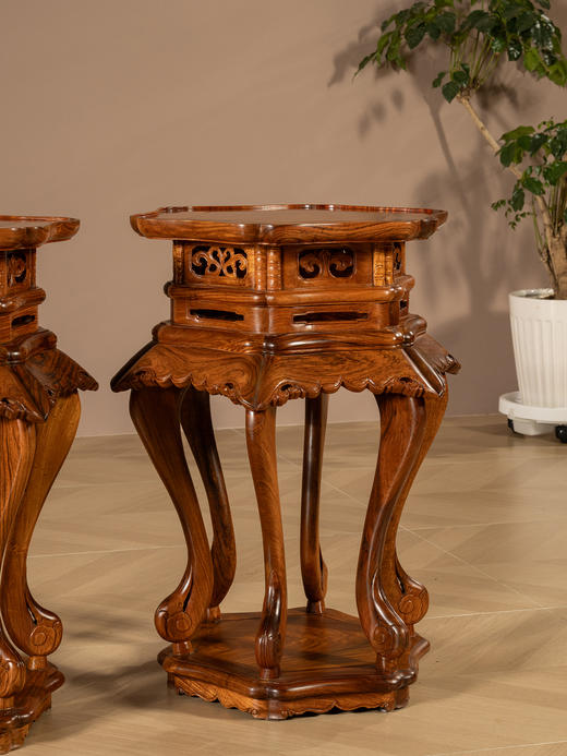 二十世纪	黄花梨高束腰三弯腿六足带托泥香几（一对） 商品图2