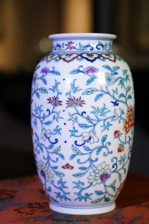 青花斗彩四季花卉冬瓜瓶 商品图0