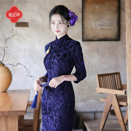 逸红颜《卿洲》2026迎新春新品弹力丝绒缠枝纹经典手工复古旗袍女 商品图4