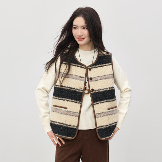 【12/31新品】熙世界巨好看冬装一整套女复古条纹毛绒背心马甲针织毛衣两件套装 商品图4