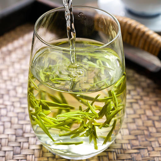 【明前龙井茶】尝鲜！开春头采嫩芽，鲜爽十足。一杯好龙井，悠然桃源间。 商品图3