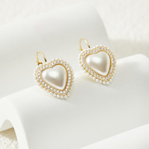 三彩2026新款爱心珍珠镶锆石耳环轻奢复古小香风甜酷贵气约会派对 商品图1