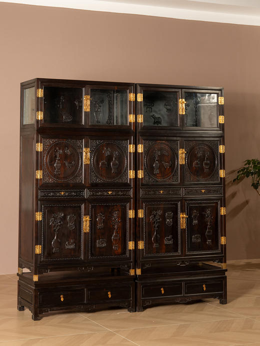 二十世纪	乌木镶楠木浮雕博古清供图书柜（一对） 商品图0