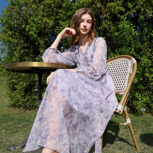 三彩2026春季新款木耳边V领印花连衣裙长袖系带收腰A字裙长裙M 商品图1