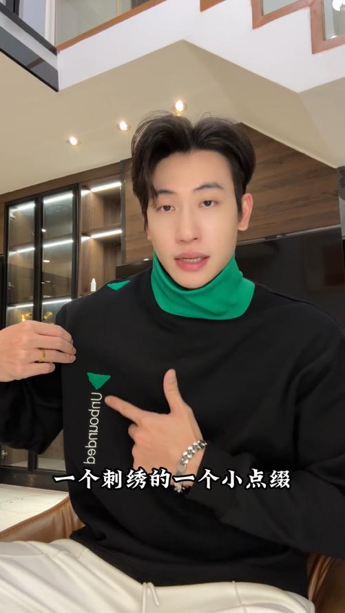 WY1544SDSA秋冬新款痞帅男装美式拼接撞色刺绣字母倒三角立领卫衣百搭 商品图0