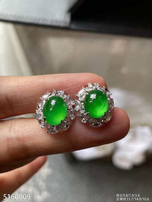 玻璃种艳绿蛋面耳钉【5160909】具体价格微信咨询 商品图5
