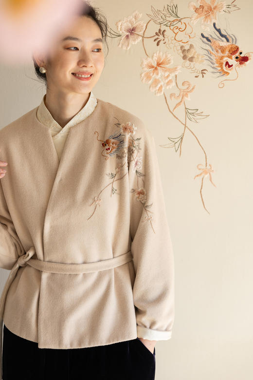 牧衣游原创 手工刺绣羊毛呢外套新款软糯速核实宽松短款开衫 连霏 商品图5