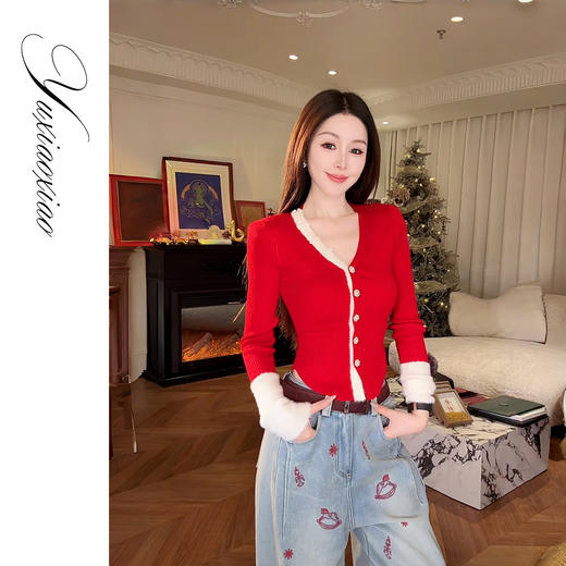 余潇潇【安妮笔记】羊毛混纺拼接绒感纱线弹力立体花朵V领修身毛衣 商品图0