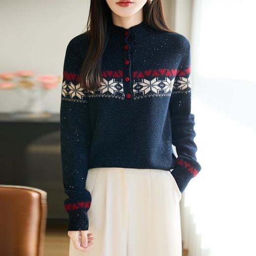「自」全新升级【铂金会员146/天猫199/差价53】(00728)洛诗琳费尔岛提花立领毛衣2025冬季小众撞色亮片加厚上衣 商品图2