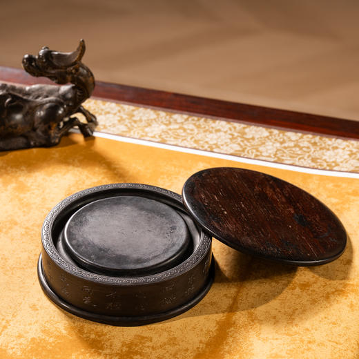 清	沈景修款端石狮纹辟雍砚（红木天地盖） 商品图3