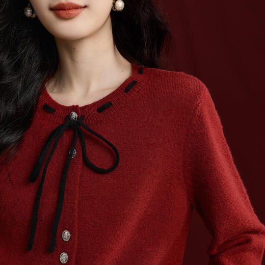 【12/31新品】熙世界氛围感本命年红色毛衣女25年秋冬新款系带圆领长袖针织开衫 商品图4