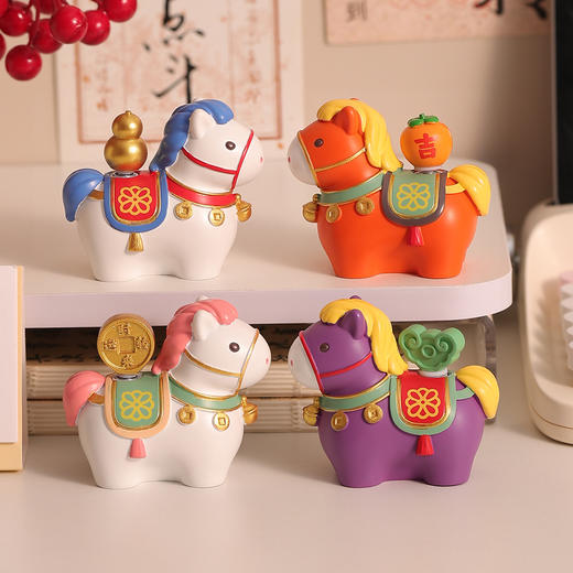 【国潮文物❗️马上有好运小摆件】这波是把福气拿捏住了，天真活泼萌趣横生，选用优质树脂打造，久置不易褪色变形，2026本命年伴手礼招财装饰品新年礼物QQ 商品图3