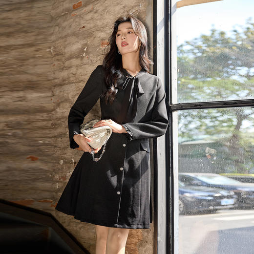 奢姿大码女装2025冬季减龄蝴蝶结连衣裙胖妹妹纽扣时尚轻奢裙子 商品图1