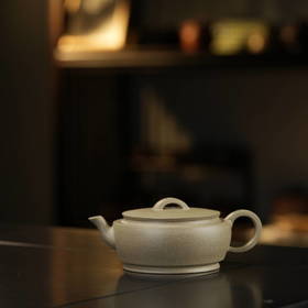 「大蕴汉瓦」段泥 容量170cc   作者包亚琴 宜兴紫砂