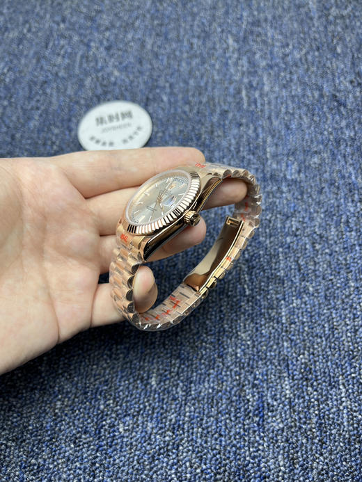 升级版 劳力士星期日历型系列 日志双历款 日志40mm 全玫金 男士机械腕表
机芯：搭载进口西铁城 商品图3