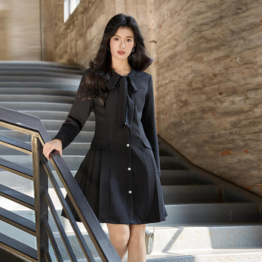 奢姿大码女装2025冬季减龄蝴蝶结连衣裙胖妹妹纽扣时尚轻奢裙子 商品图2