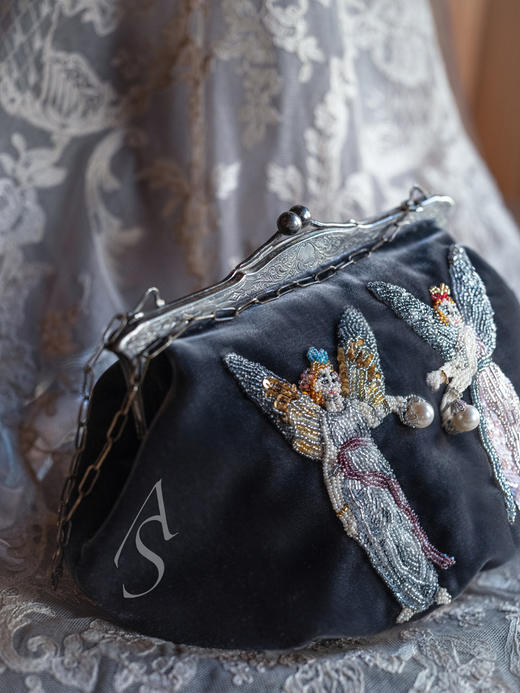 Wild Rose Hips 26SS 手工珠绣古董口金包 商品图1