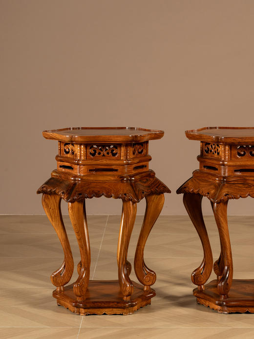 二十世纪	黄花梨高束腰三弯腿六足带托泥香几（一对） 商品图4