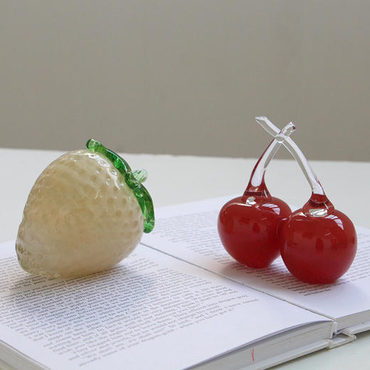 ins创意彩色玻璃水果草莓摆件 简约餐桌氛围樱桃装饰玻璃家居陈设 商品图0