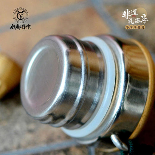 #非遗礼遇季#【成都手作 瓷胎竹编保温杯】非遗竹编保温杯 食品级不锈钢保温保冷壶 大容量户外便携水壶 运动水杯 多规格可选 旅行便携 【手工编织】清仓活动售完即止 商品图3