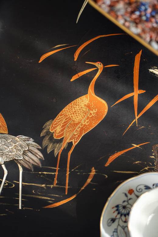 【已售】独角鹿西洋古董19世纪法国出品VIARDOT东方风格铜鎏金装饰仙鹤主题黑地金漆彩绘桌面嵌祥云纹红木精雕桌几 商品图7