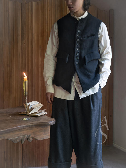 John Alexander Skelton 黑色羊毛中世纪马甲 商品图0