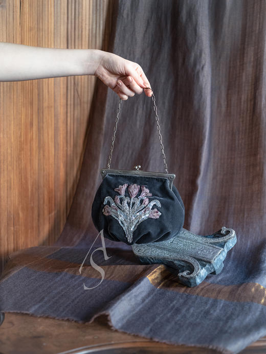 Wild Rose Hips 26SS 手工珠绣古董口金包 商品图7