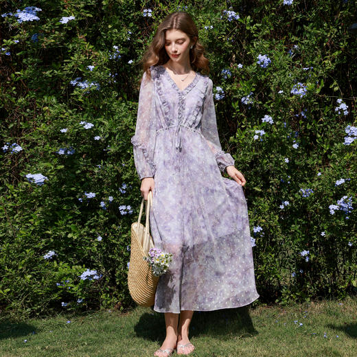 三彩2026春季新款木耳边V领印花连衣裙长袖系带收腰A字裙长裙M 商品图3