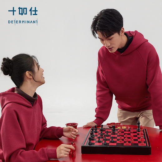 【FW26新品】秋冬保暖针织空气棉马年印花套头帽衫-酒红色LH04-06 商品图5